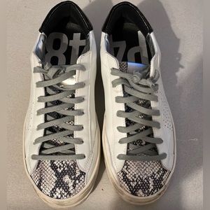 P448 John women’s sneakers, size 38 (7.5-8 US), like new condition.